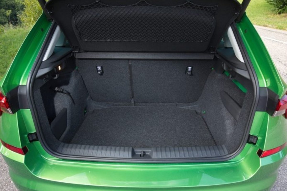 Plastova-vana-Skoda-KAMIQ-2020-GUZU-GZU291050-3.jpg